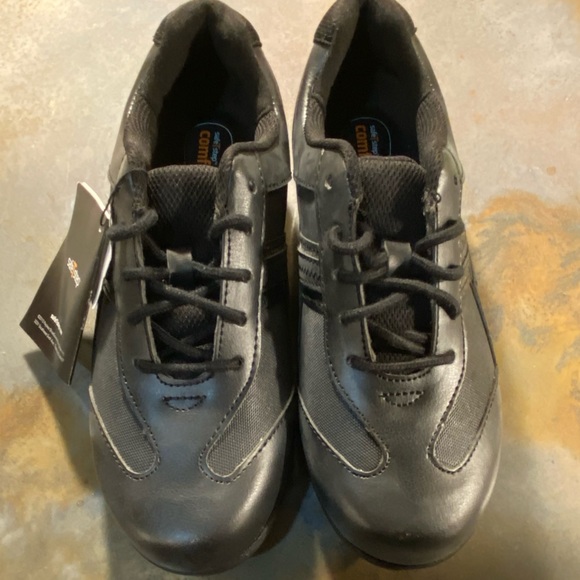 NIB Safe T Step Sneakers, Black, size 8 Wide. Designed for Slip Proof Security. - Picture 3 of 11